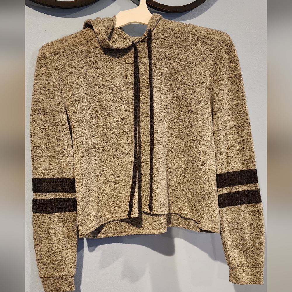 Live Charm Sport Women's Gray and Black Hooded Sweater